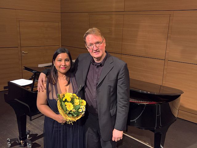 Nach dem Konzert im Katharinensaal. Lauren Dasappa (Sopran) und Jan Roelof Wolthuis (Klavier)
