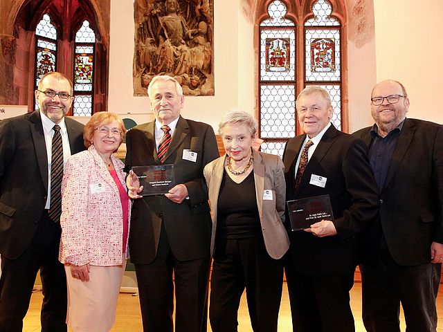 Irmgard Doetsch (2.v.l.) und Klaus Doetsch (3.v.l.)