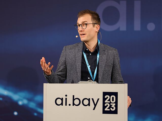 Prof. Dr. Sebastian Trump spricht auf der ai.bay 2023